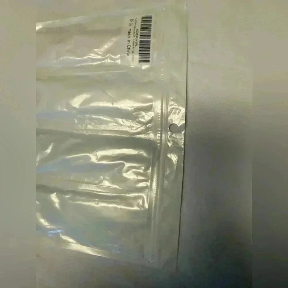 Waterproof AirTag Bracelet for Kids 4 pack soft silicone adjustable strap - Picture 6 of 8